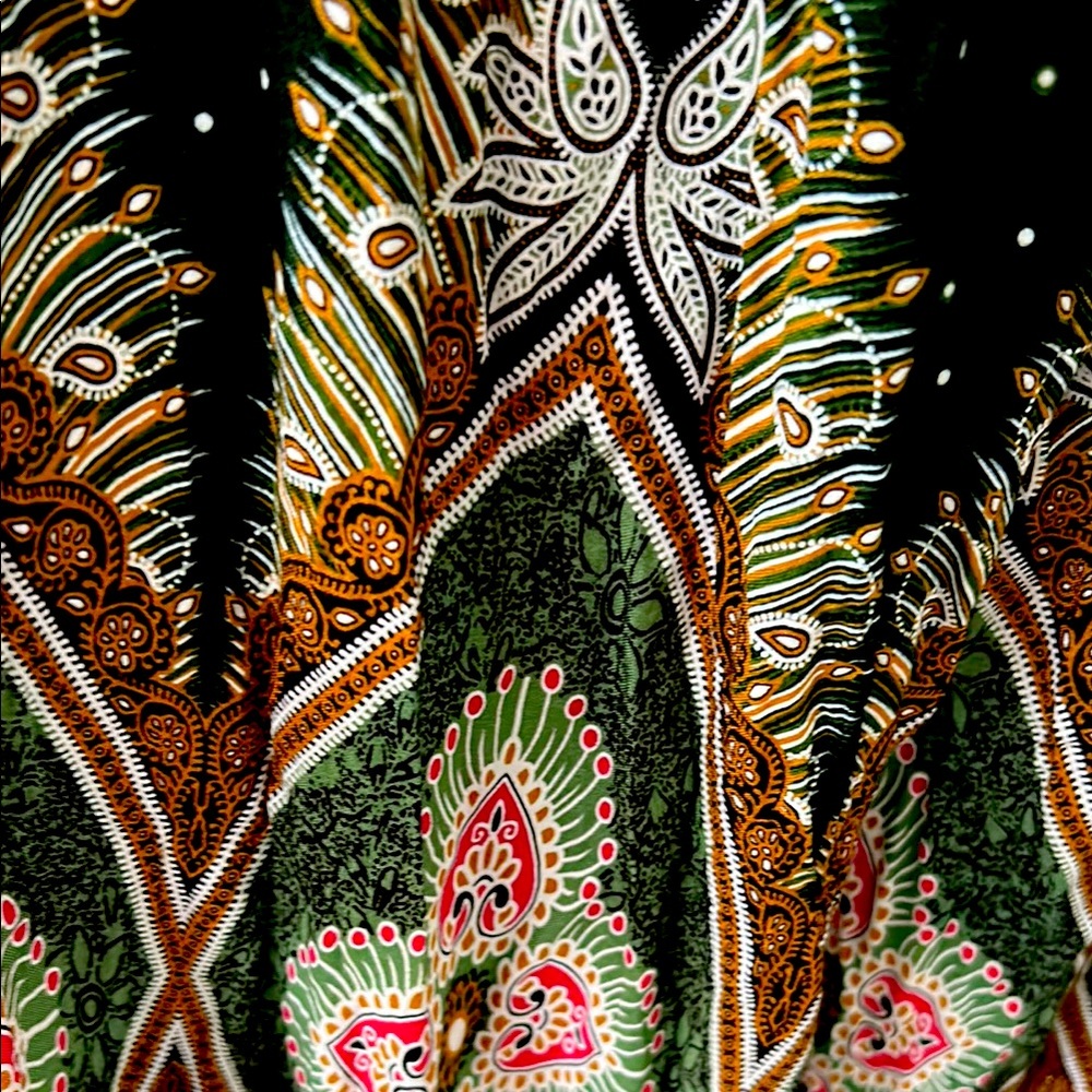 Intricate Patterned 100% Rayon Flowy Pleated Pants S/M